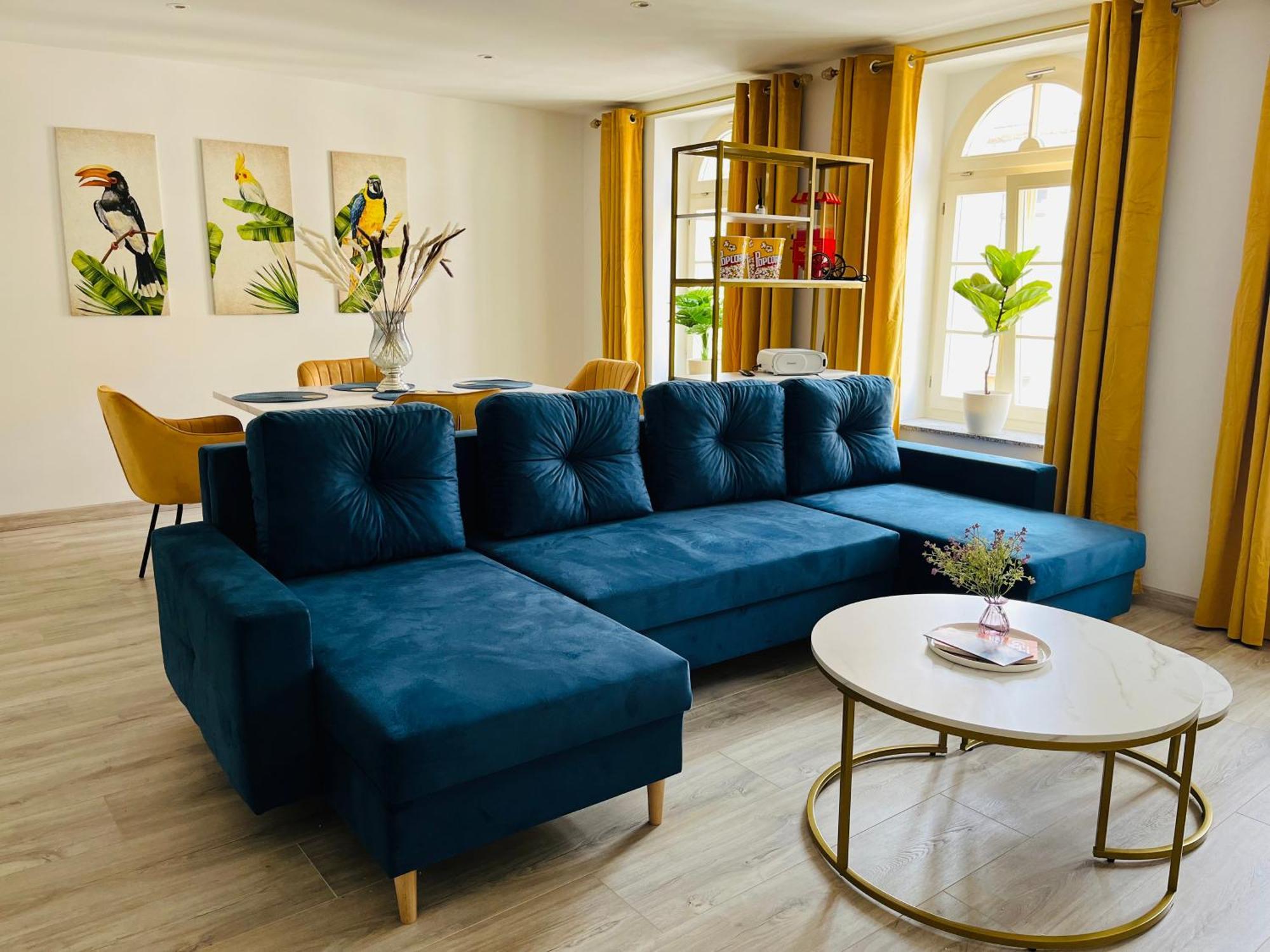 Filmap-charmant-modern-zentral-balkon-beamer-spieletisch * Görlitz