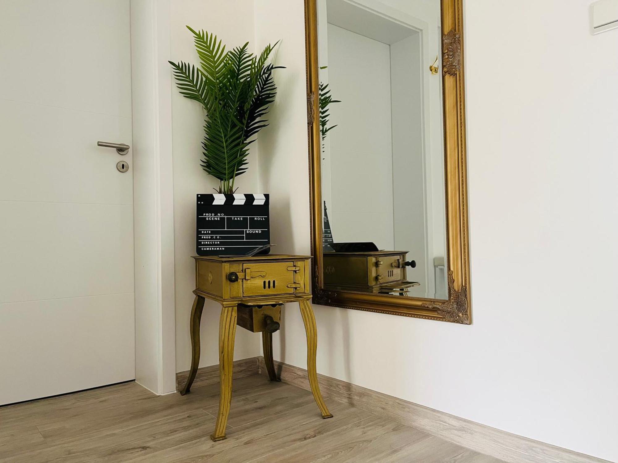 Apartment Filmap-charmant-modern-zentral-balkon-beamer-spieletisch