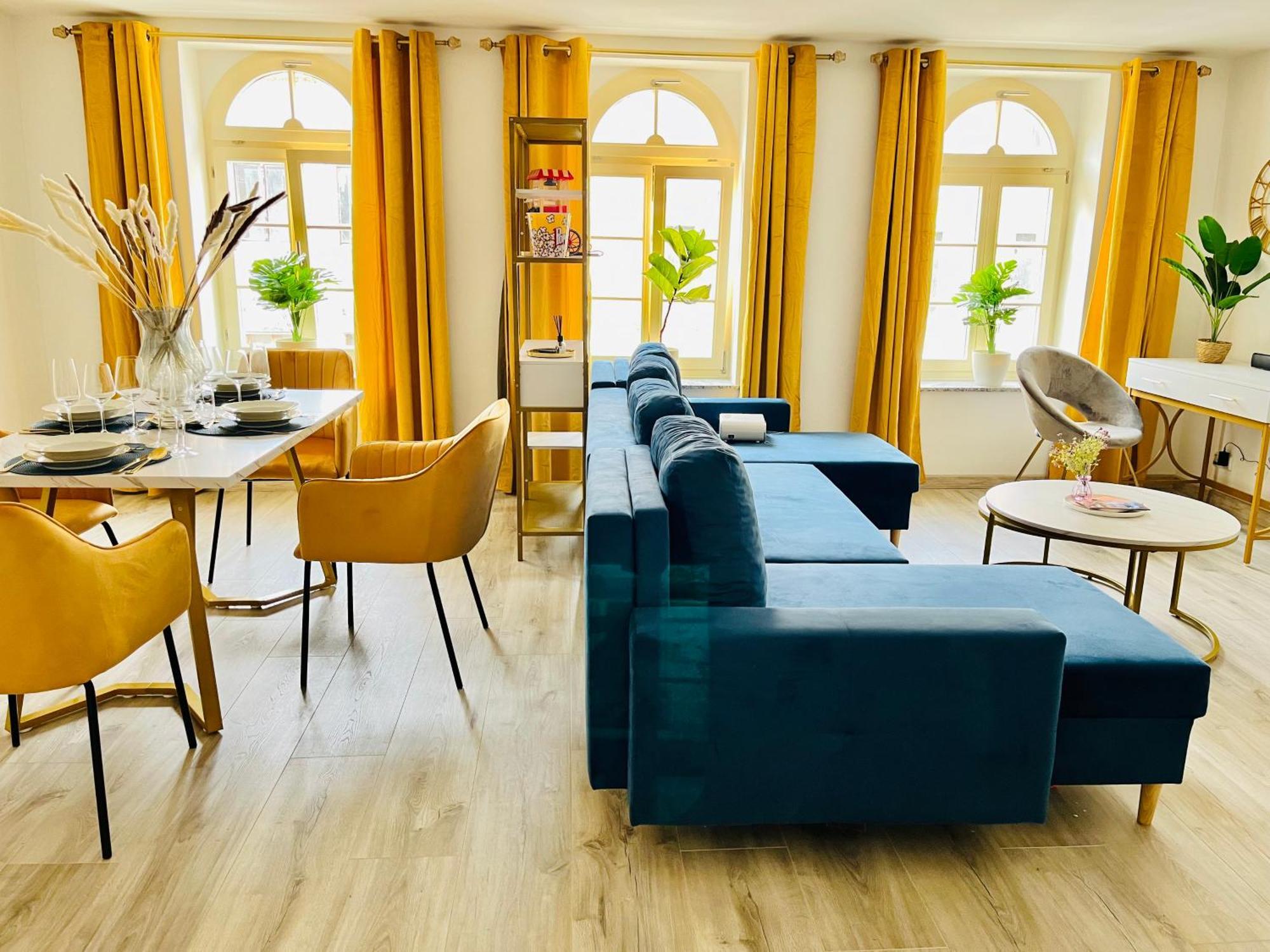 Filmap-charmant-modern-zentral-balkon-beamer-spieletisch Apartment Görlitz