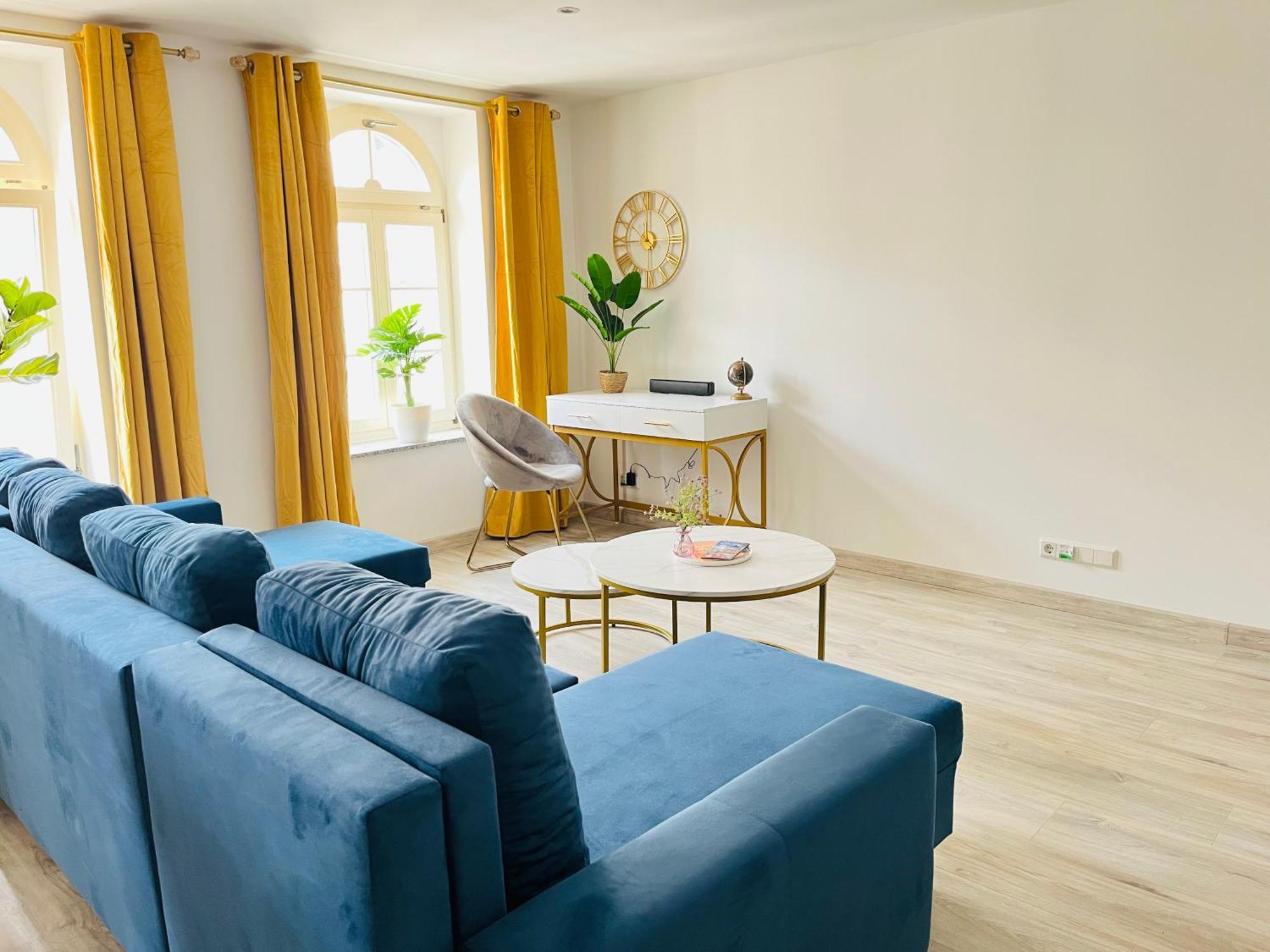 Filmap-charmant-modern-zentral-balkon-beamer-spieletisch Apartment Görlitz
