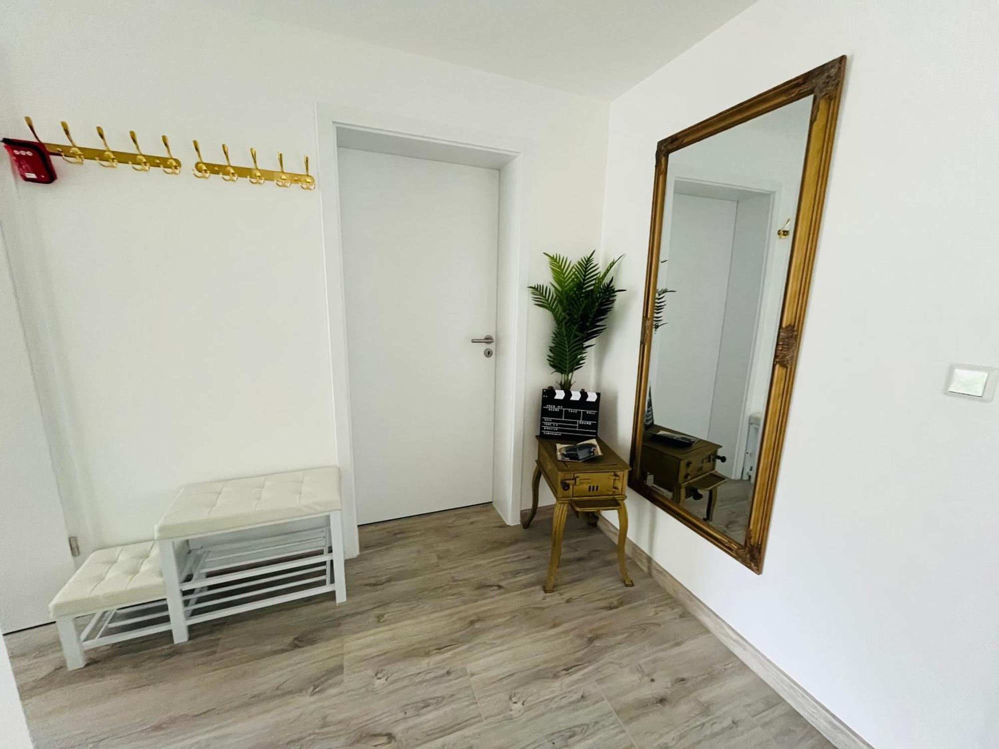 Apartment Filmap-charmant-modern-zentral-balkon-beamer-spieletisch Görlitz