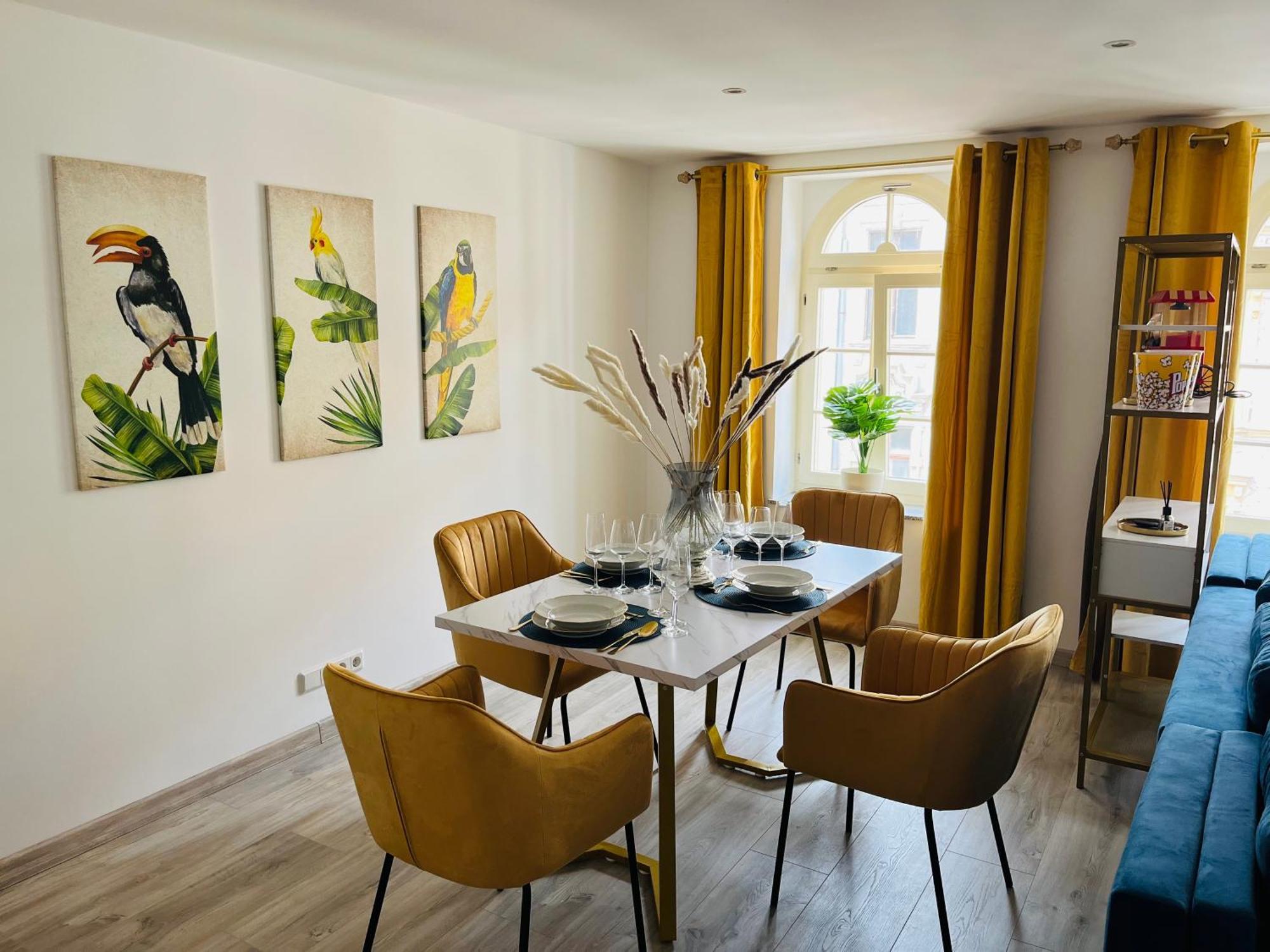 Filmap-charmant-modern-zentral-balkon-beamer-spieletisch Görlitz
