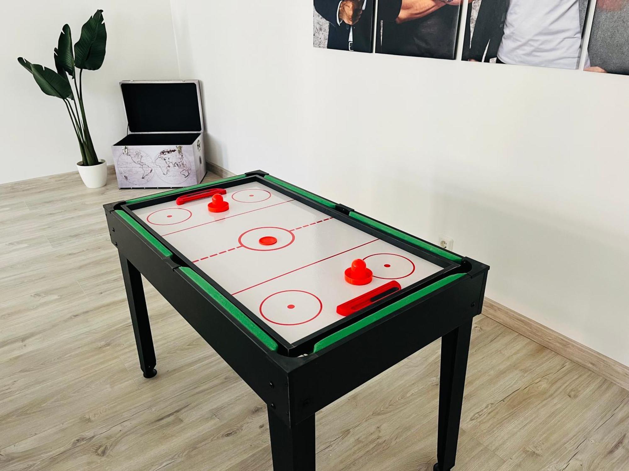 Apartment Filmap-charmant-modern-zentral-balkon-beamer-spieletisch *